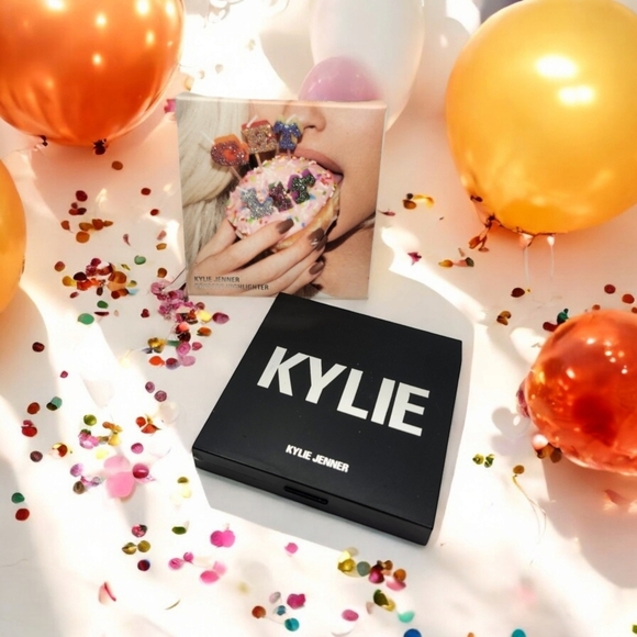NIB Kylie Cosmetics Champagne Showers Highlighter - Picture 3 of 5
